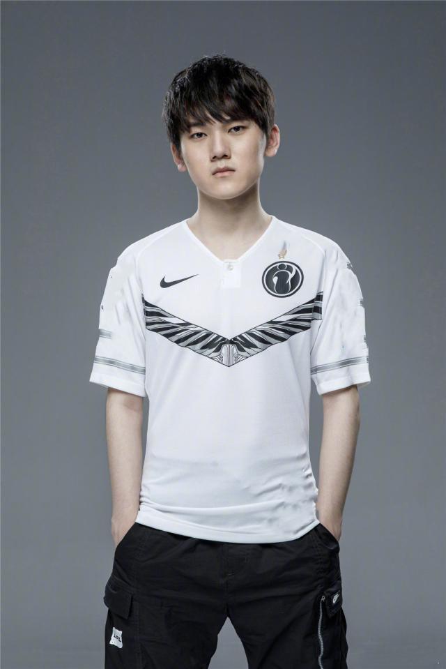 GALA：现在这个版本的话很多AD都能玩 主要是搭配上中野的阵容