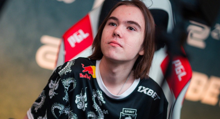 KPL最无敌英雄就是她，这英雄难道有手就能玩？